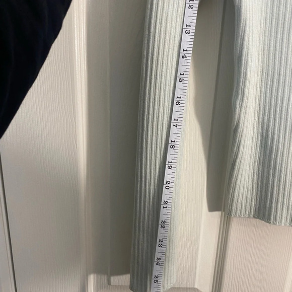 Express Green Long Sleeve V-Neck Ribbed Blouse - Picture 6 of 9